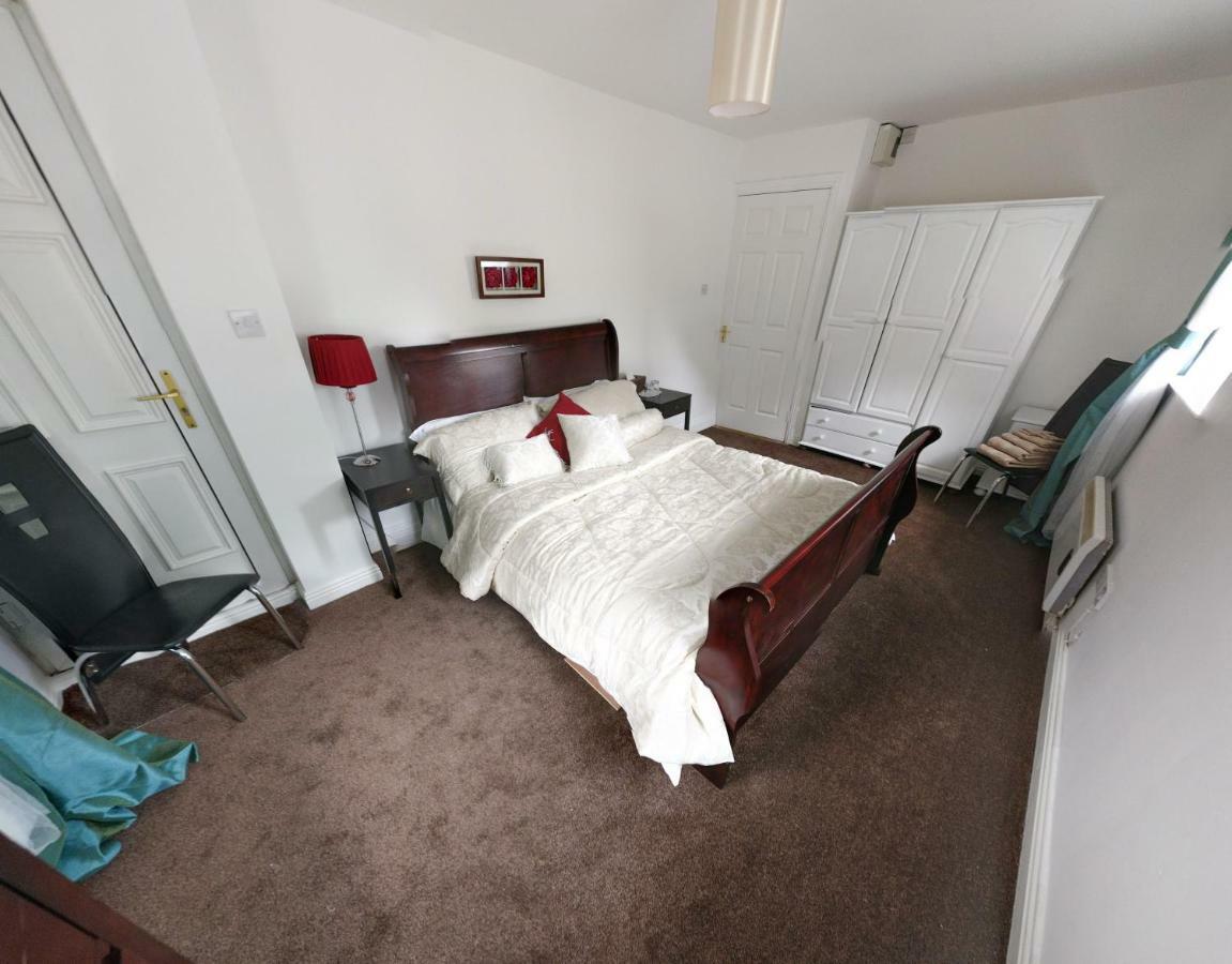 Riverview Luxury Short Stay Apartment Енніскорті Екстер'єр фото