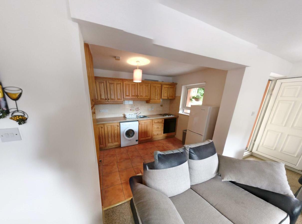 Riverview Luxury Short Stay Apartment Енніскорті Екстер'єр фото