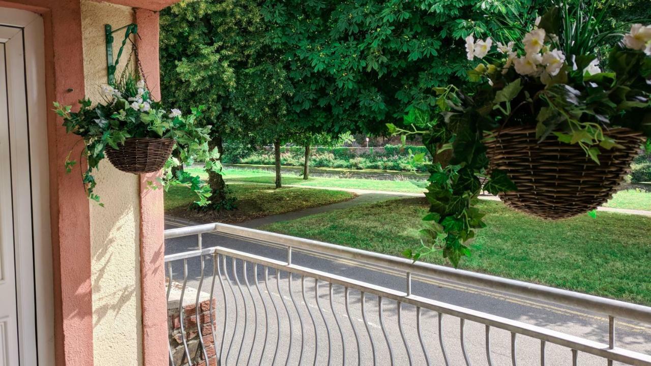 Riverview Luxury Short Stay Apartment Енніскорті Екстер'єр фото