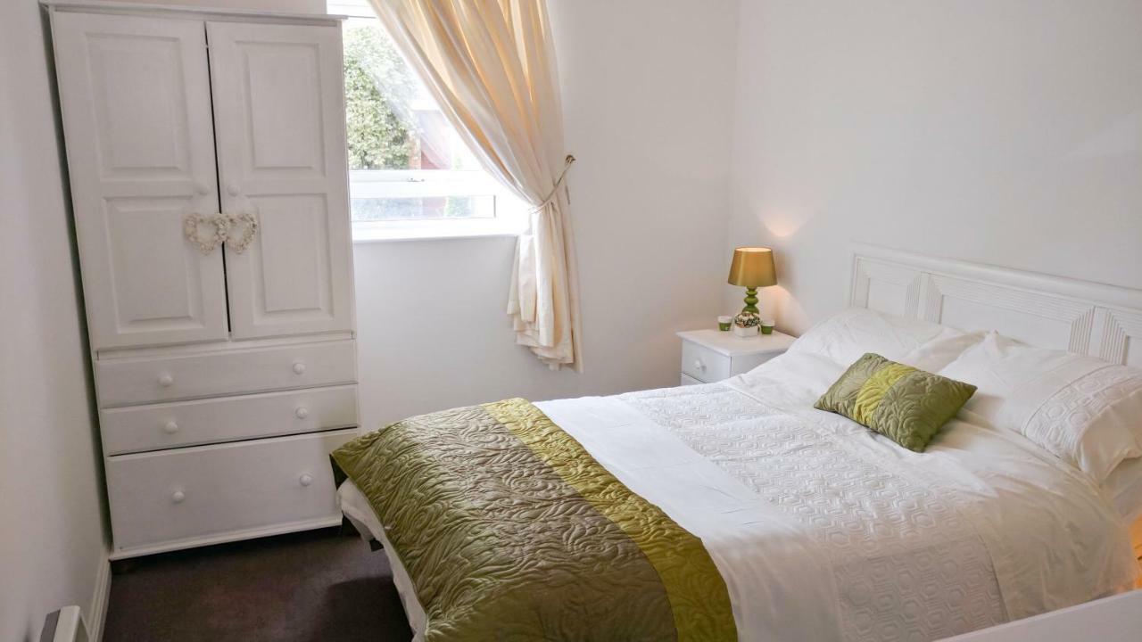 Riverview Luxury Short Stay Apartment Енніскорті Екстер'єр фото