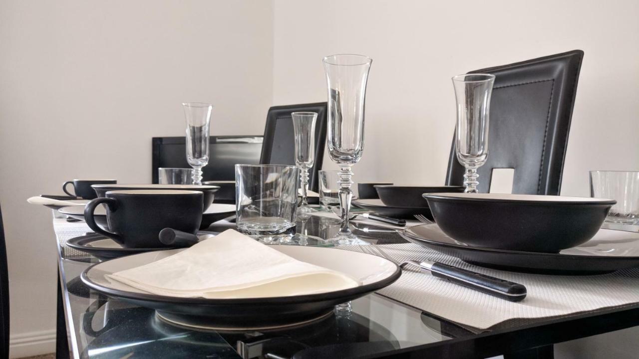 Riverview Luxury Short Stay Apartment Енніскорті Екстер'єр фото