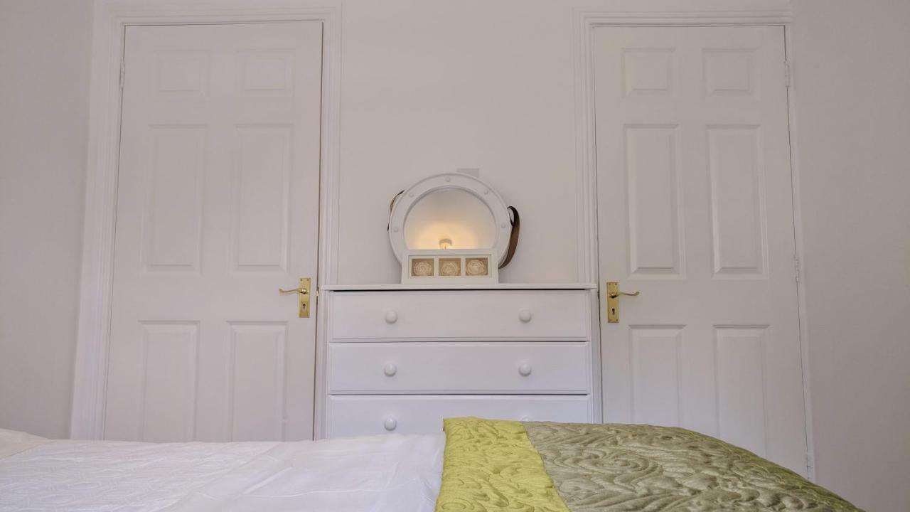 Riverview Luxury Short Stay Apartment Енніскорті Екстер'єр фото