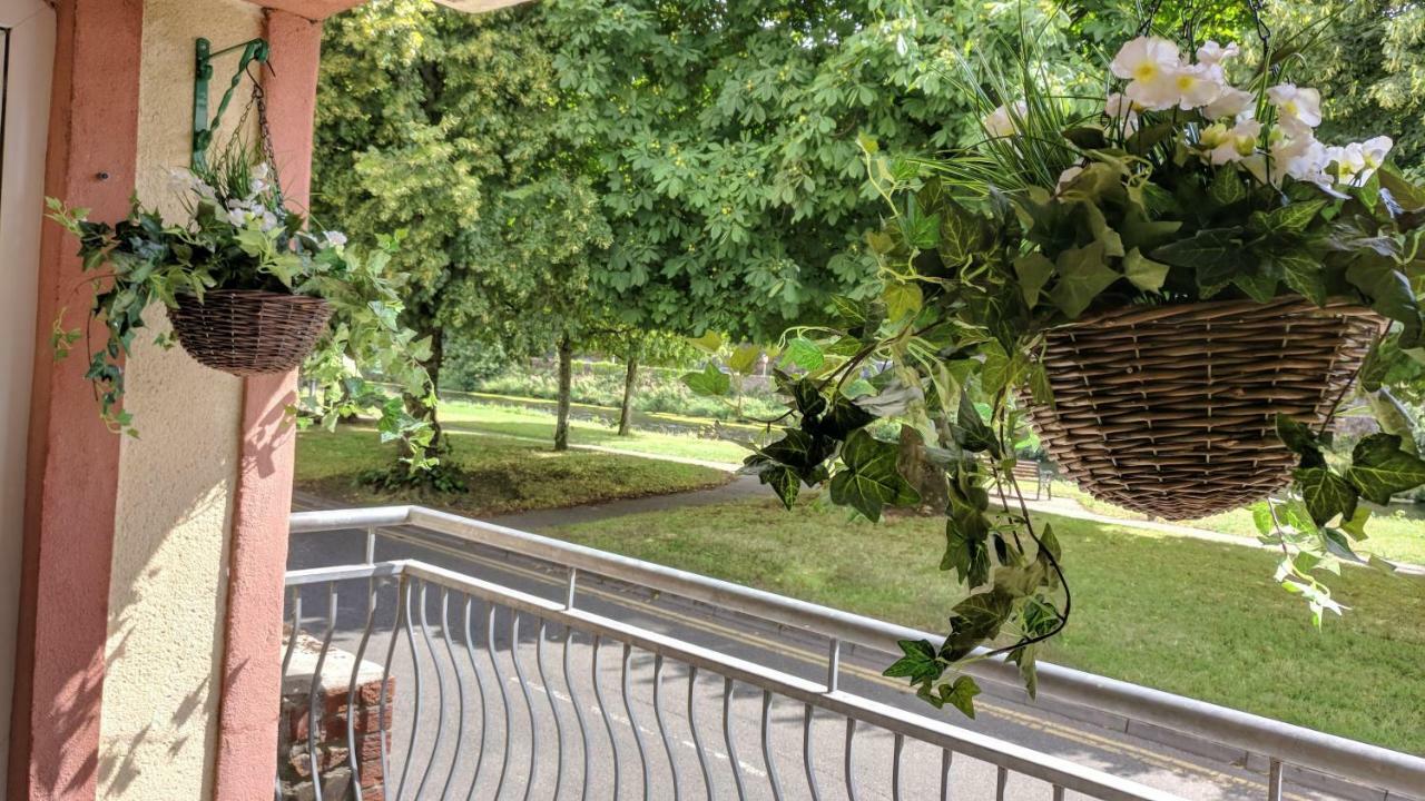 Riverview Luxury Short Stay Apartment Енніскорті Екстер'єр фото